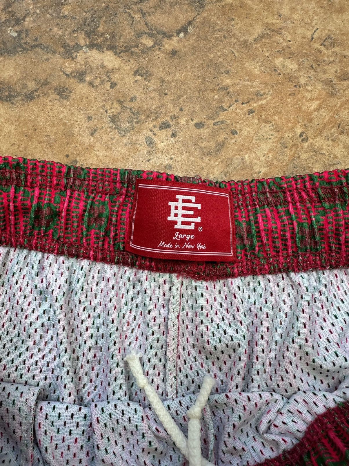 Eric Emanuel Baggy Shorts Large Red Ee Print - Red - Size 34 - Detail Shot