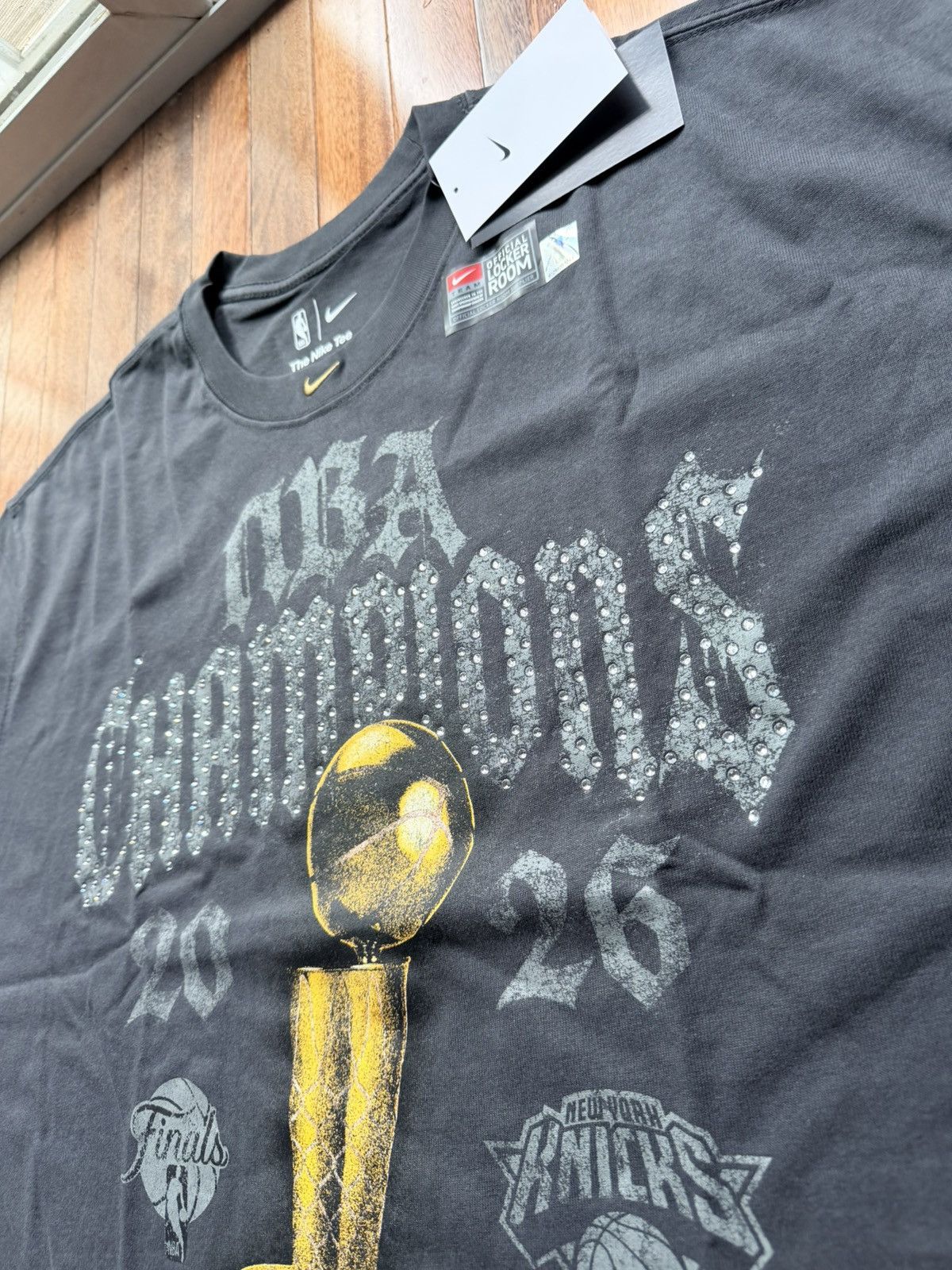 Nike Knicks 2026 NBA Finals Champions Locker Room Tee XXL - Black - Size XXL - Detail Shot