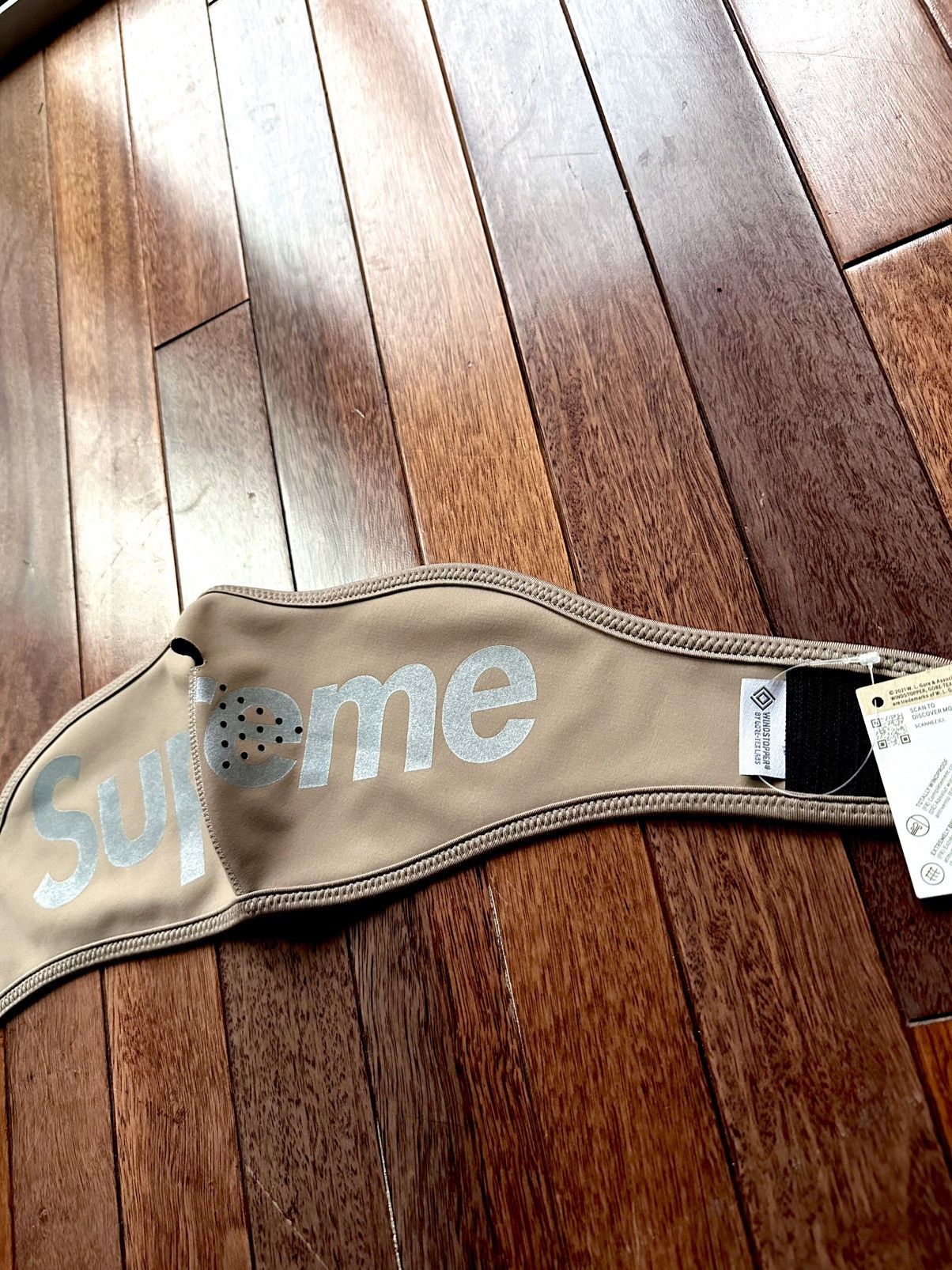 Supreme Windstopper 3M Facemask Taupe - Size OS - Detail Shot
