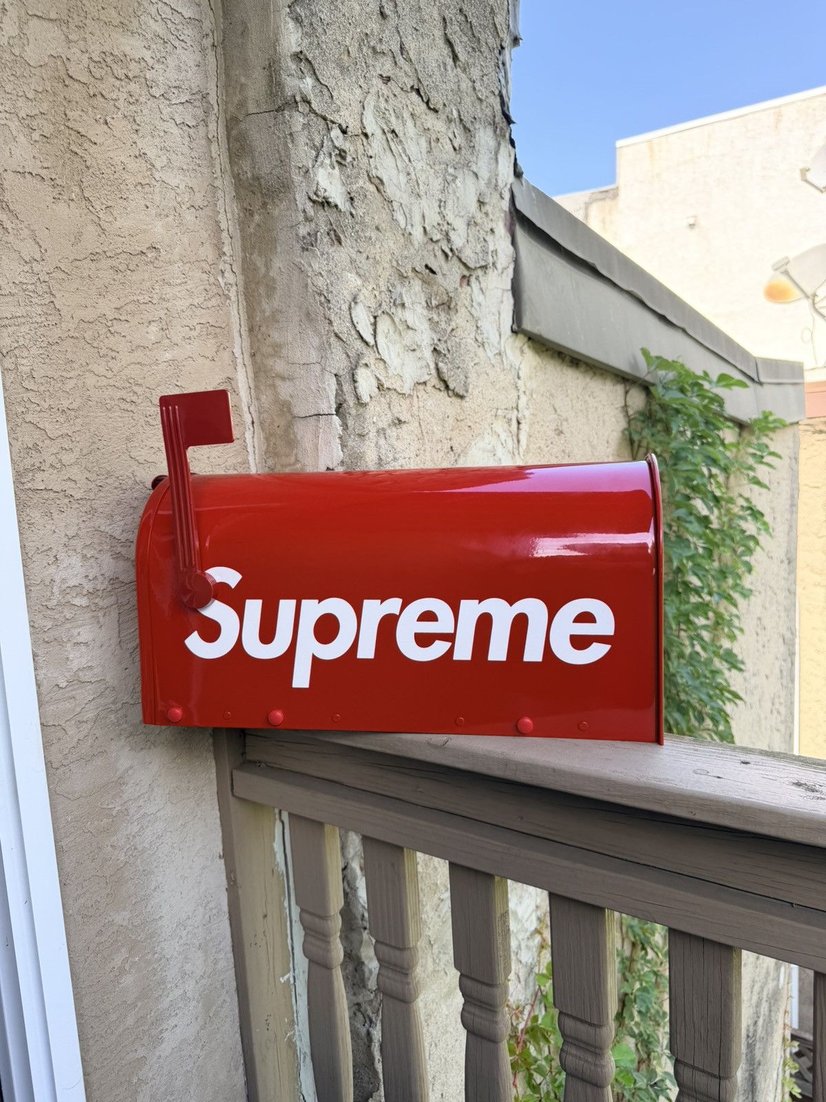 Supreme Gaines Mailbox - Red - Size OS - Detail Shot