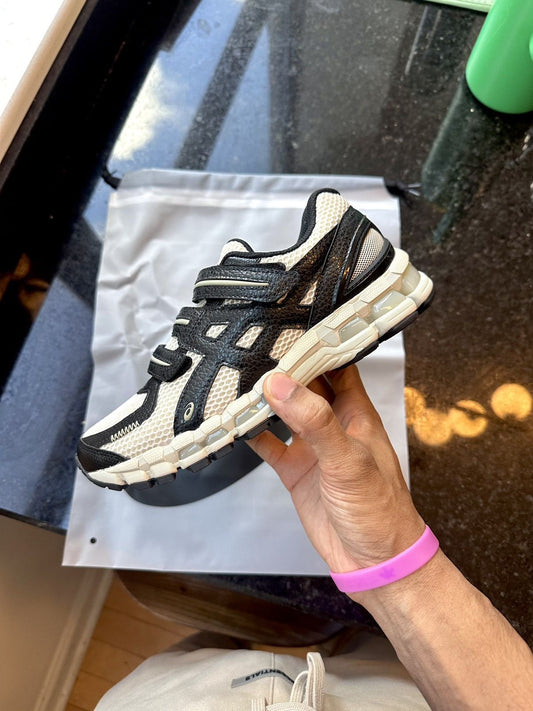 Asics Mens 4 5 Womens 6  Gel Kayano 20 Hal Studios Bone - Size 5 - Front View