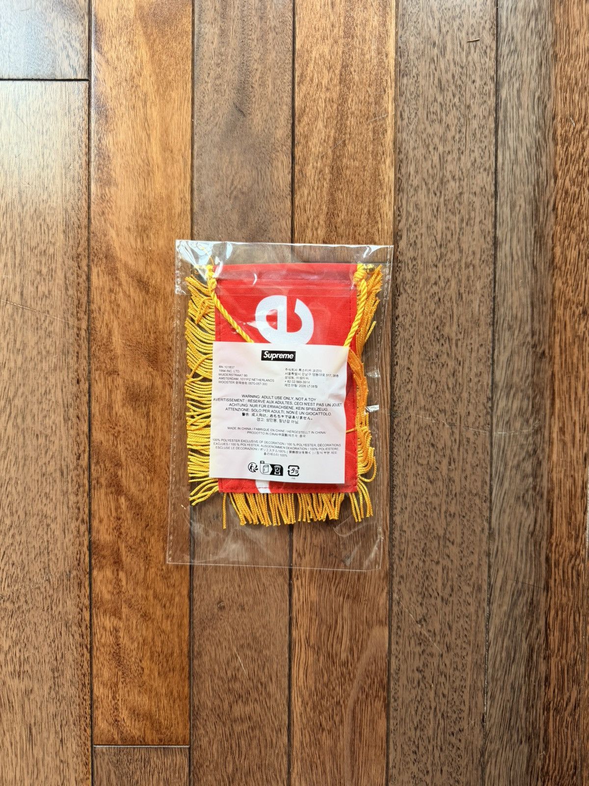 Supreme Hanging Flag Free Gift FW26 One Flag - Red - Size OS - Detail Shot