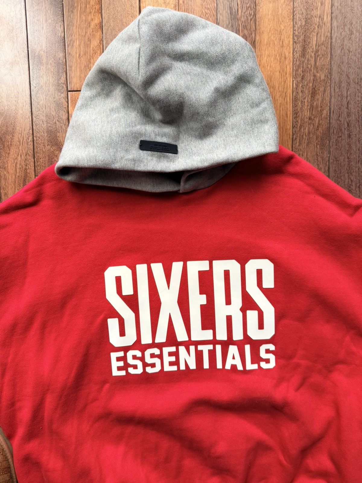 Essentia ls Fear Of God ls 76Ers Sixers Hoodie Red Medium - Red - Size LSM - Detail Shot