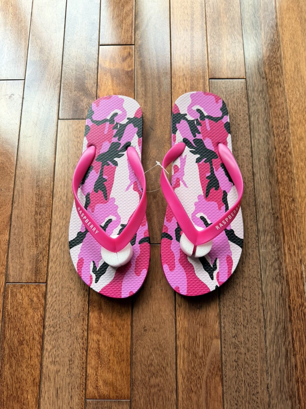 The GV Gallery Raspberry Hills Pink Camo Flip Flops Size 10 - Pink - Size 10 - Back View