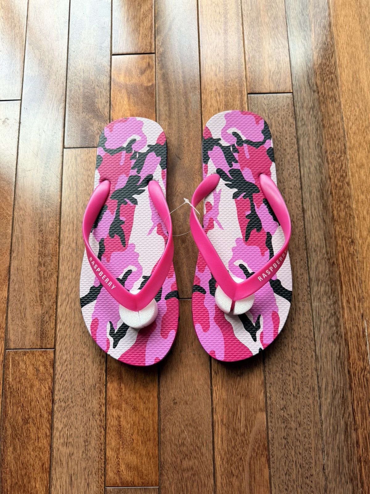 The GV Gallery Raspberry Hills Pink Camo Flip Flops Size 11 - Pink - Size 11 - Back View
